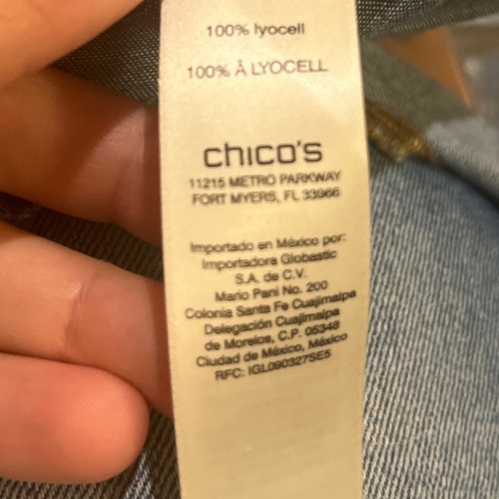 Chicos Women's Petite Size 2 Blue Denim Chambray Shirt Long Sleeve Roll Tab - Picture 5 of 7